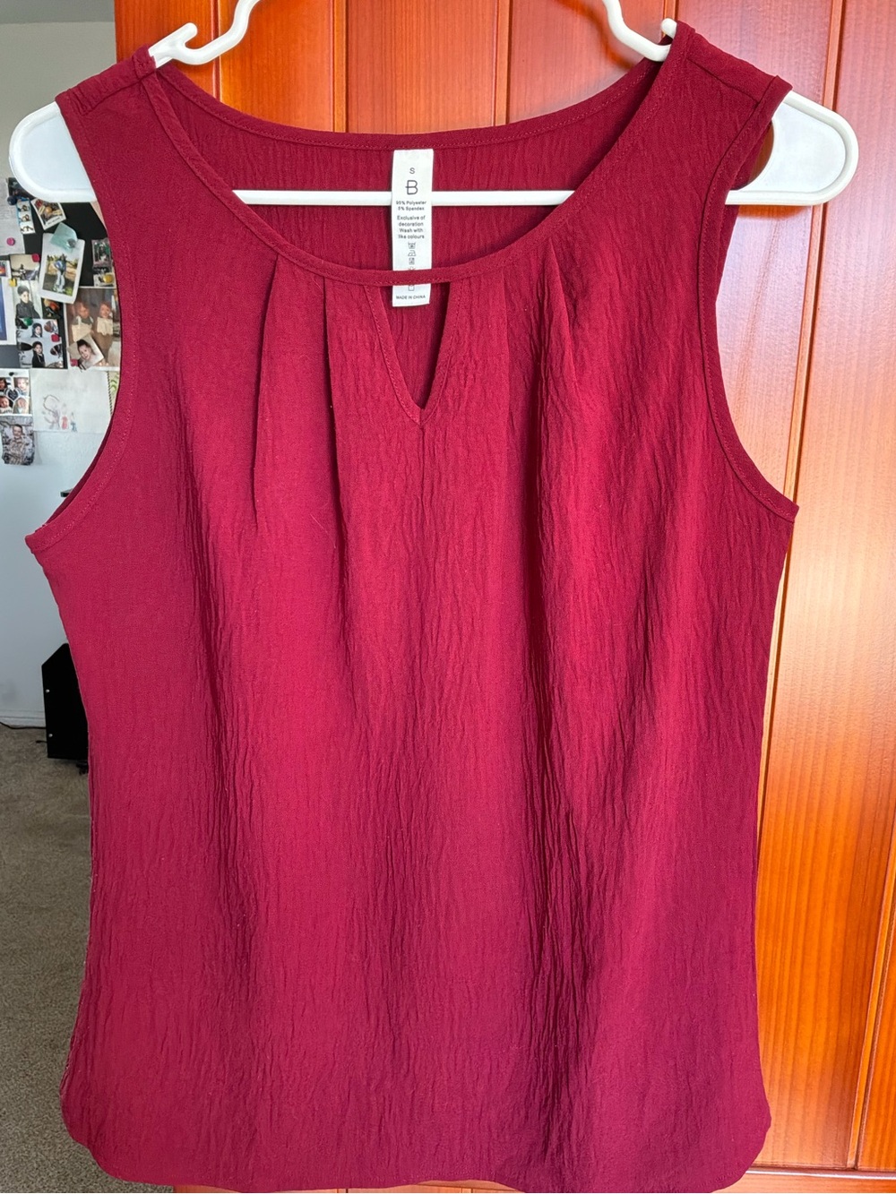 Bobeau Burgundy Textured Sleeveless Top with Keyhole Neckline – Size S